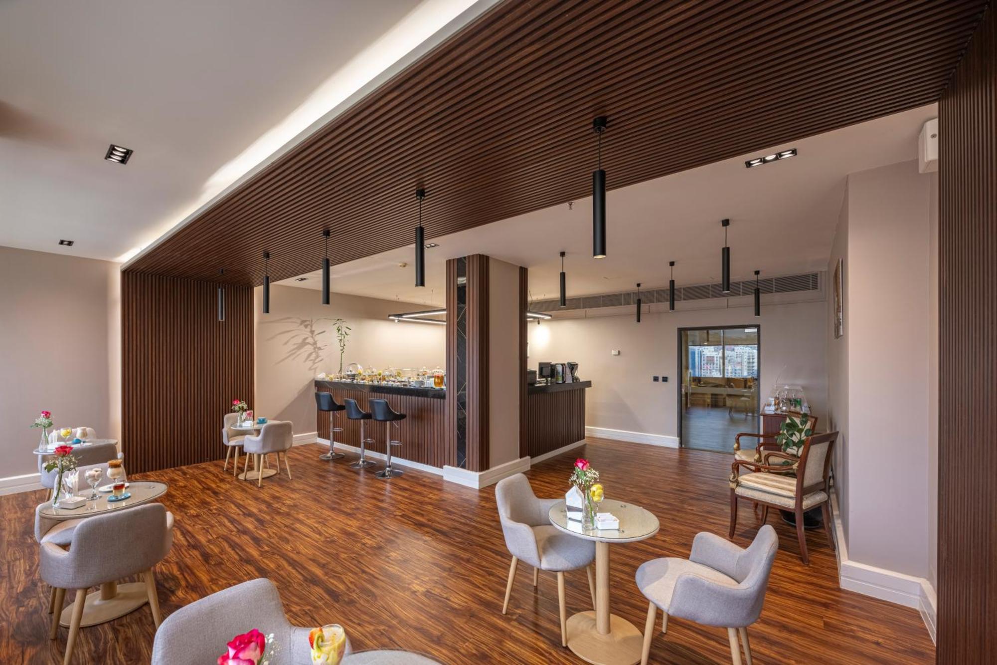 阿尔硕哈达酒店 Mecca 外观 照片 The dining room at the new St. Mary's Hospice